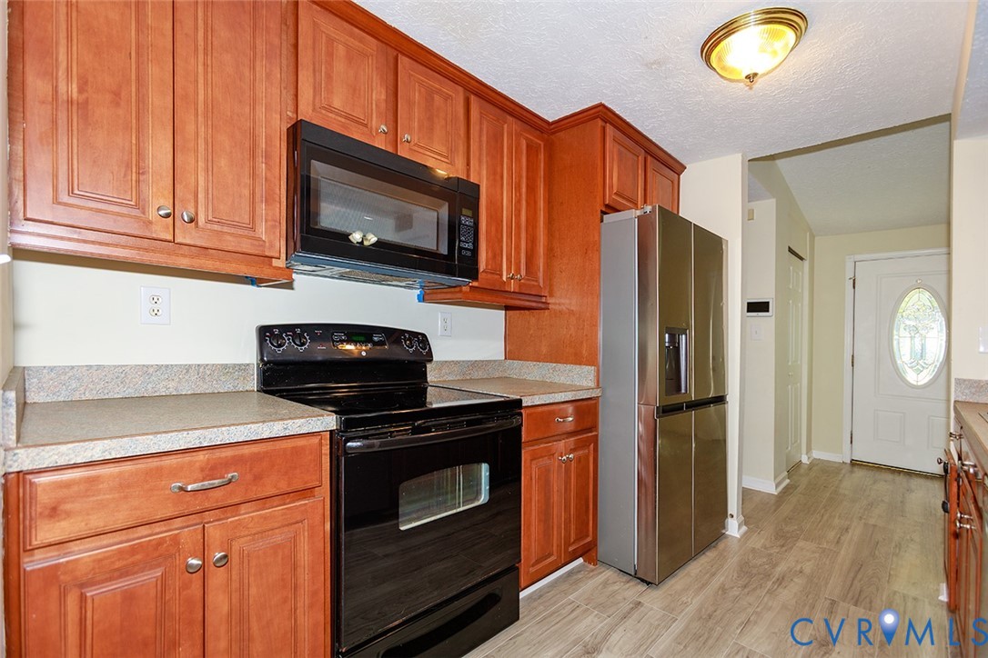 925 Fluvanna Road Newport News, VA 23601 - Photo 8 of 25 a kitchen with a stove and a microwave