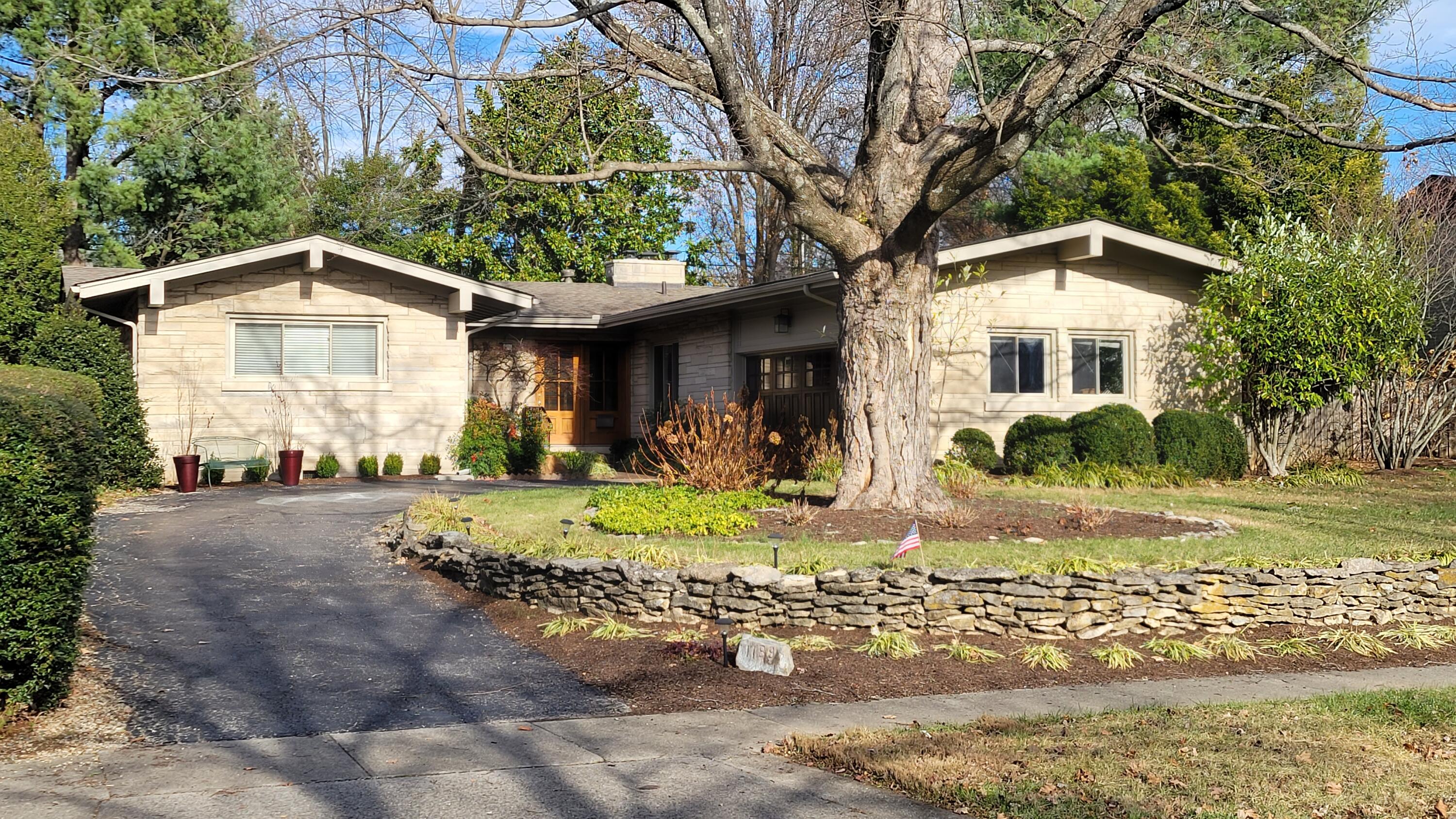 1189 Indian Mound Road Lexington, KY 40502 - Photo 1 of 40 10