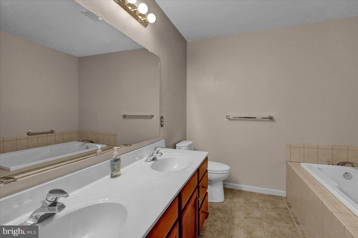 4 Whitetail Lane Reading, PA 19607 - Photo 16 of 29 1sr Floor ensuite Bath