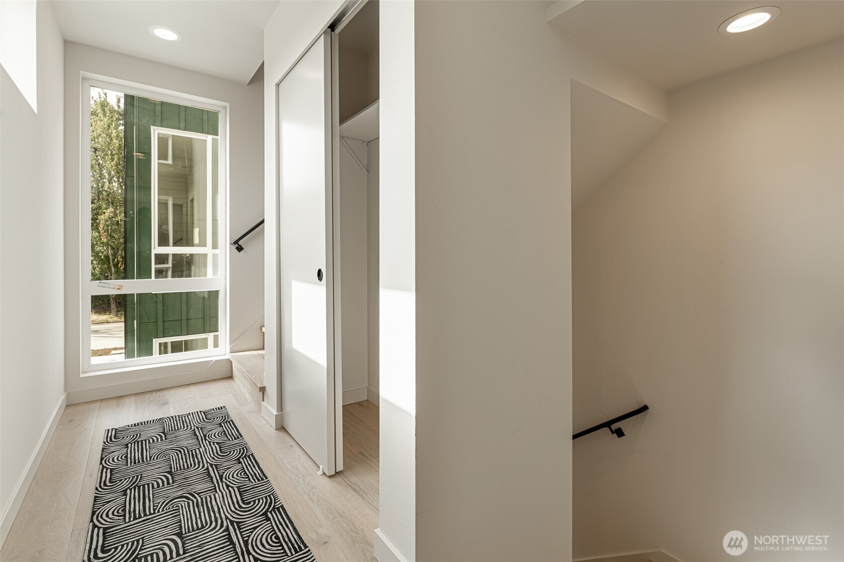 2108 15th Avenue South, Unit B Seattle, WA 98144 - Photo 27 of 40 an entryway with a rug