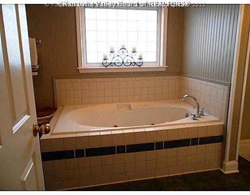 29 Colonial Drive Ripley, WV 25271 - Photo 9 of 16 Master Bath/Spa.