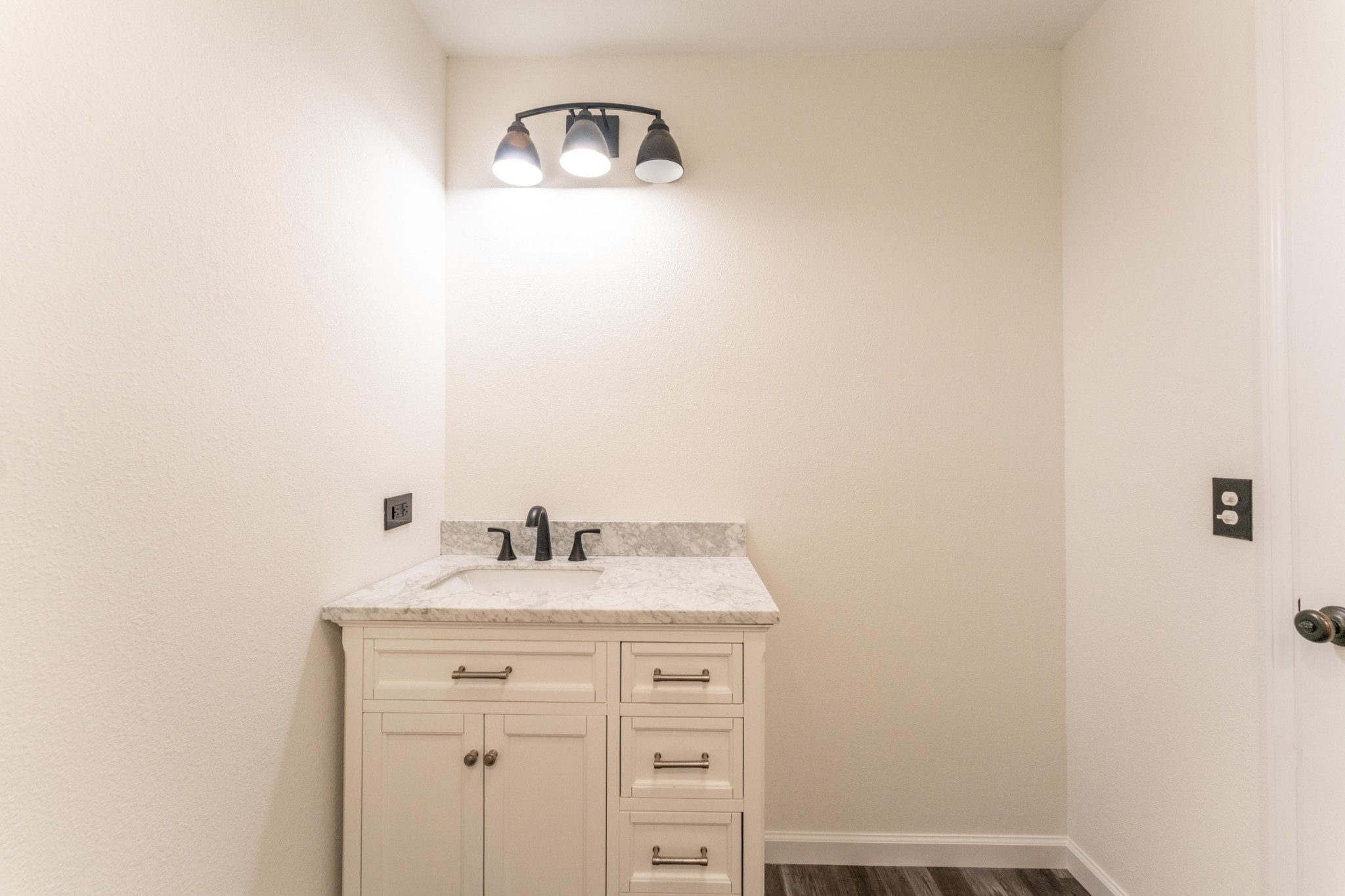 316 Kerrigan Road Crossville, TN 38555 - Photo 13 of 19 a bathroom with a sink and a mirror