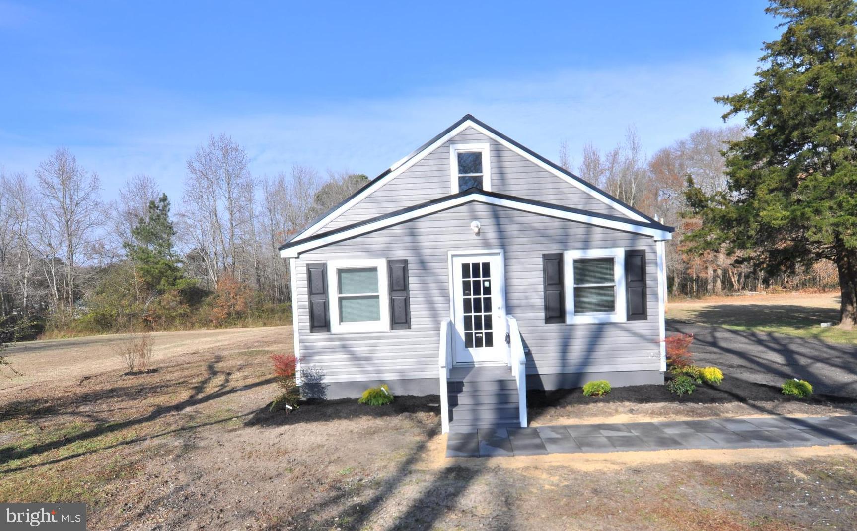 1529 Unionville Road Pocomoke City, MD 21851 - Photo 3 of 33 a front view of a house with garden