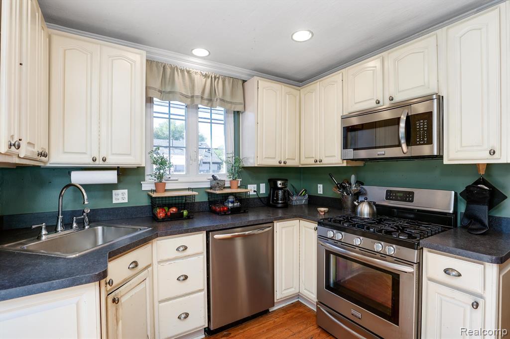 479 Cloverly Road Grosse Pointe Farms, MI 48236 - Photo 12 of 30