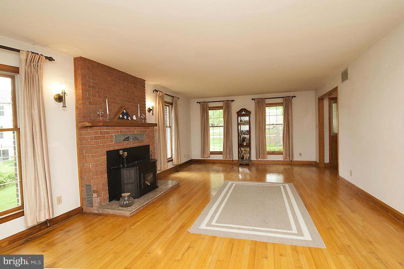 6200 Hanover Road Hanover, MD 21076 - Photo 8 of 30 Living Room