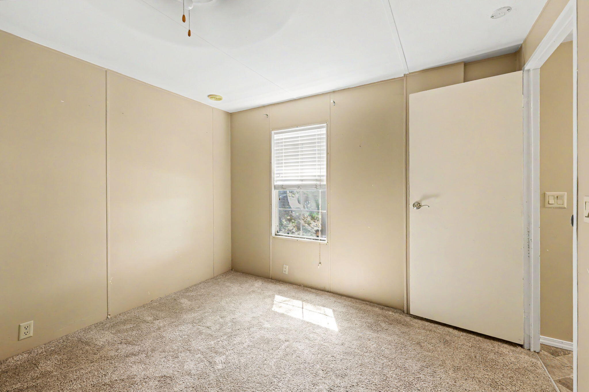 421 Stevens Road, Unit 34 Eagle Point, OR 97524 - Photo 17 of 19 a view of an empty room with window