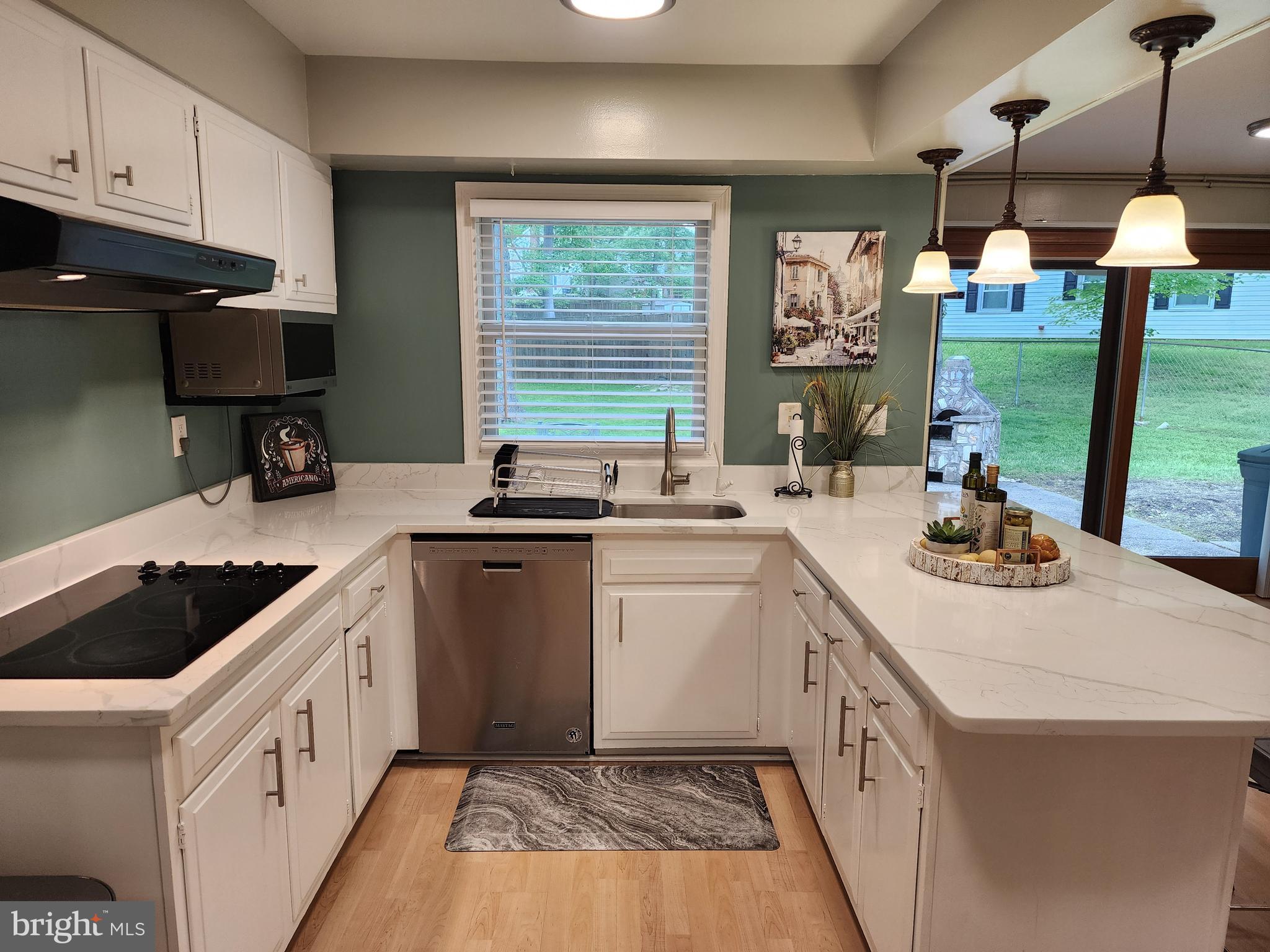 12501 Ivory Pass Laurel, MD 20708 - Photo 16 of 43 Lovely updated & refreshed kitchen