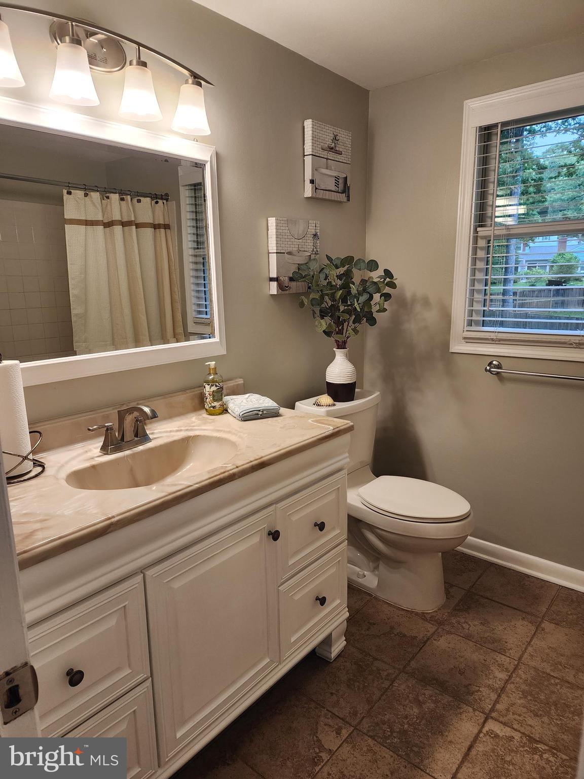 12501 Ivory Pass Laurel, MD 20708 - Photo 31 of 43 Main bath on Upper Level