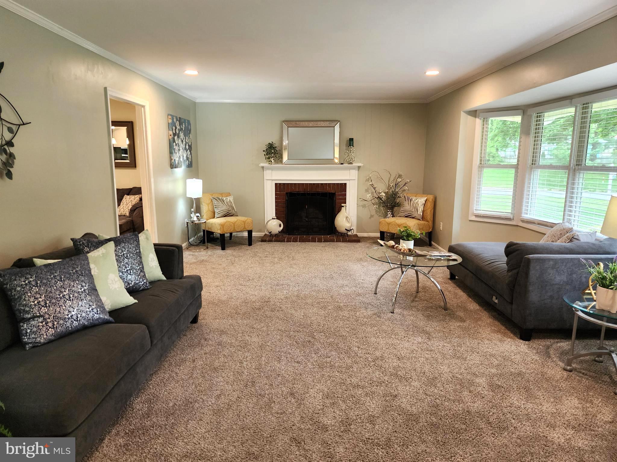12501 Ivory Pass Laurel, MD 20708 - Photo 5 of 43 Entry foyer, to Very Spacious Living Room on right