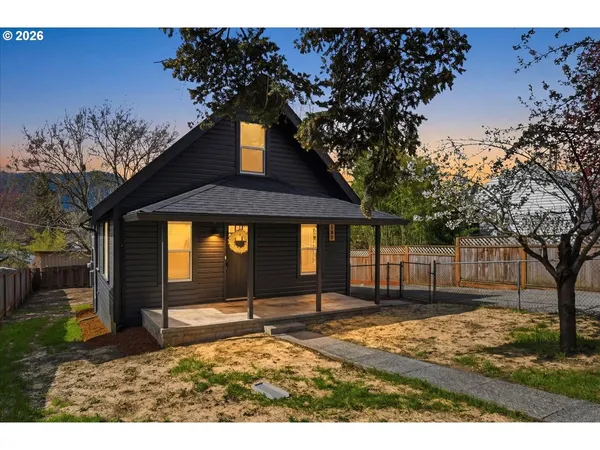 $499,000 | 109 West Jefferson Street, Bingen, WA 98605