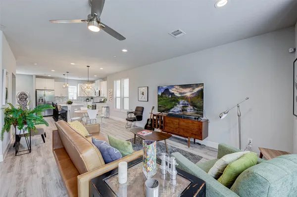 $463,900 | 18732 Centro Main Street, Shenandoah, TX 77385