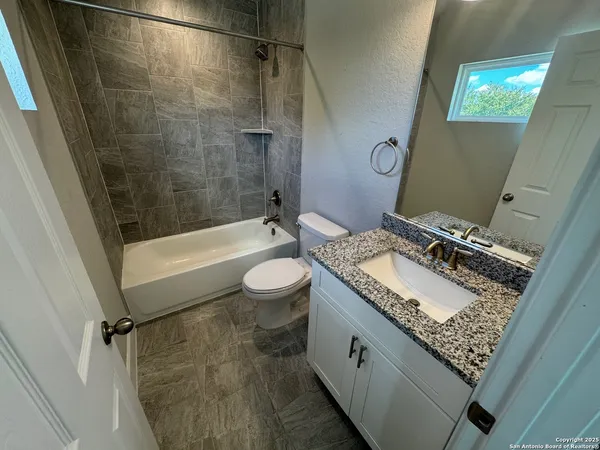 $1,995 | 218 Rainbow Drive, San Antonio, TX 78209