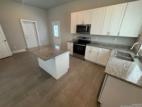 $1,995 | 218 Rainbow Drive, San Antonio, TX 78209