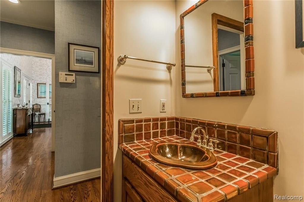 61 Lothrop Road Grosse Pointe, MI 48236 - Photo 34 of 57
