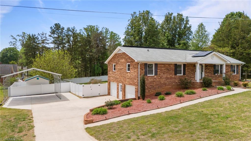 154 Applegate Road Kernersville, NC 27284 - Photo 3 of 48 Gallery Image 3
