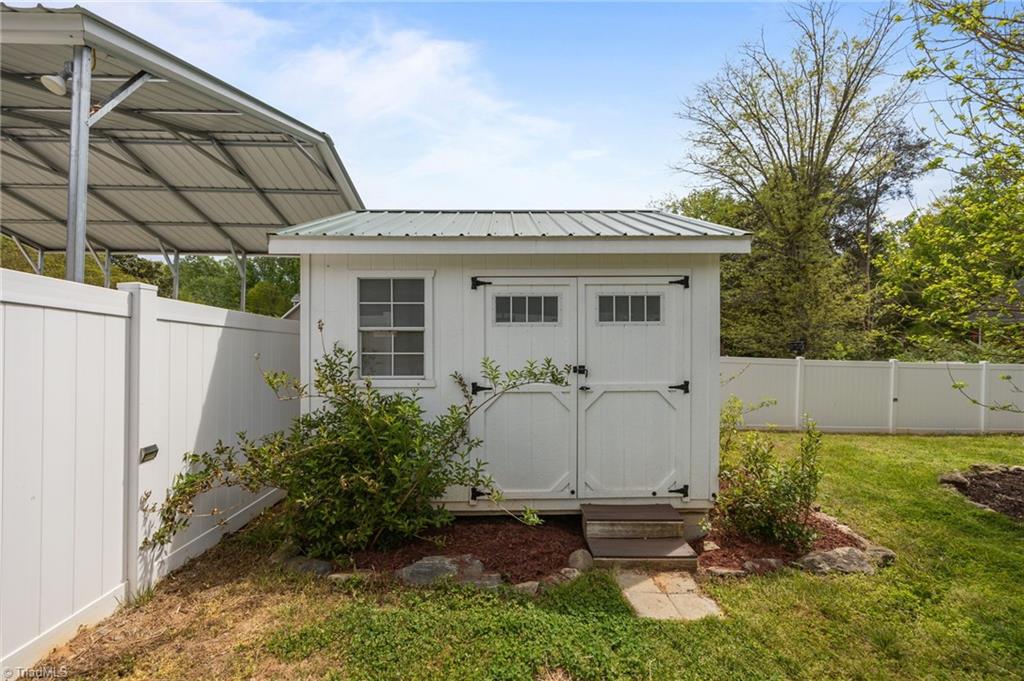 154 Applegate Road Kernersville, NC 27284 - Photo 42 of 48 Gallery Image 42