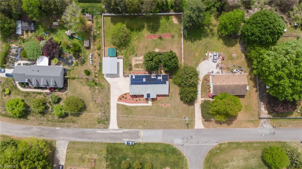 154 Applegate Road Kernersville, NC 27284 - Photo 7 of 48 Gallery Image 7