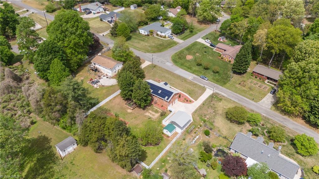 154 Applegate Road Kernersville, NC 27284 - Photo 8 of 48 Gallery Image 8
