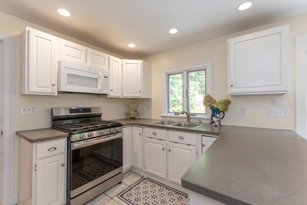 298 Maynard Road Sudbury, MA 01776 - Photo 11 of 41