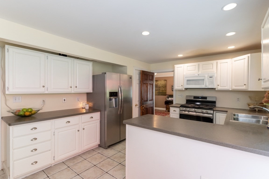 298 Maynard Road Sudbury, MA 01776 - Photo 12 of 41