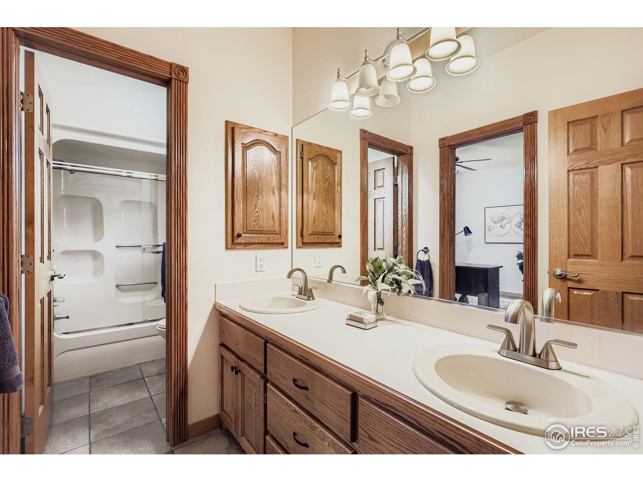 115 Grand View Drive Mead, CO 80651 - Photo 25 of 45 Main floor bathroom