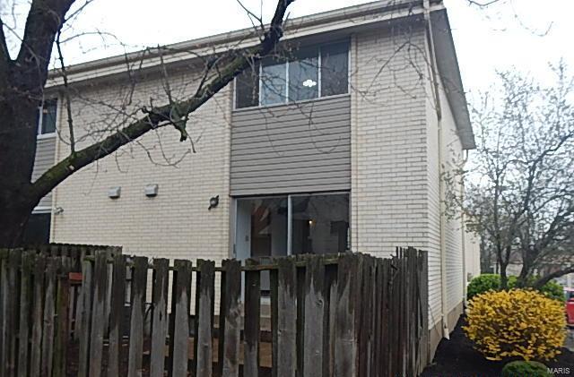 837 Portsdown Road Ballwin, MO 63011 - Photo 2 of 11 Gallery Image 2