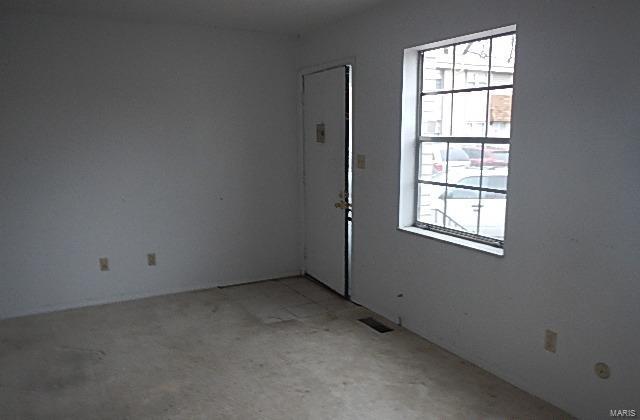 837 Portsdown Road Ballwin, MO 63011 - Photo 4 of 11 Gallery Image 4