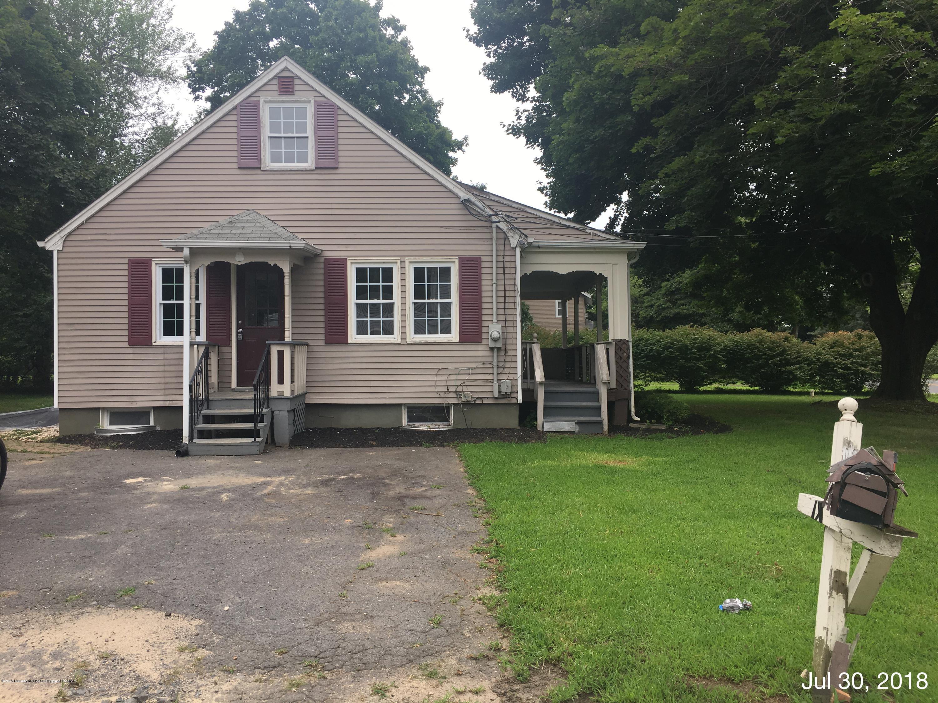 342 Etra Road Hightstown, NJ 08520 - Photo 1 of 12 133 409 525 342 35 9 4 077