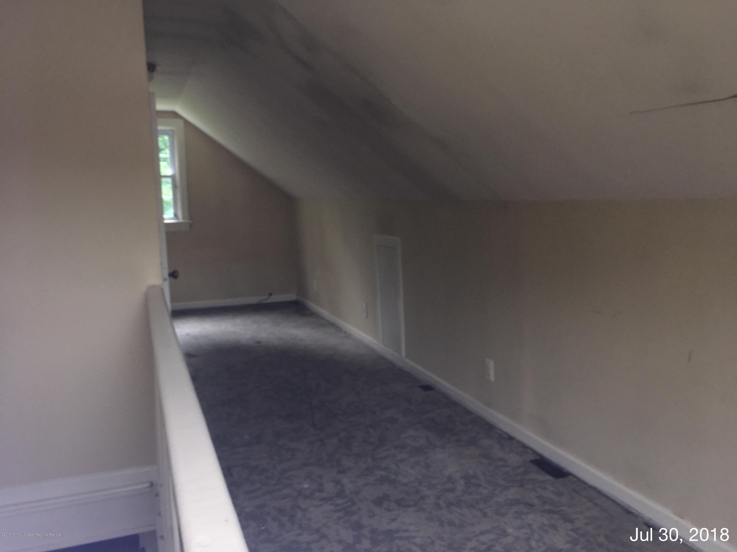 342 Etra Road Hightstown, NJ 08520 - Photo 11 of 12 133 409 525 342 35 9 4 095