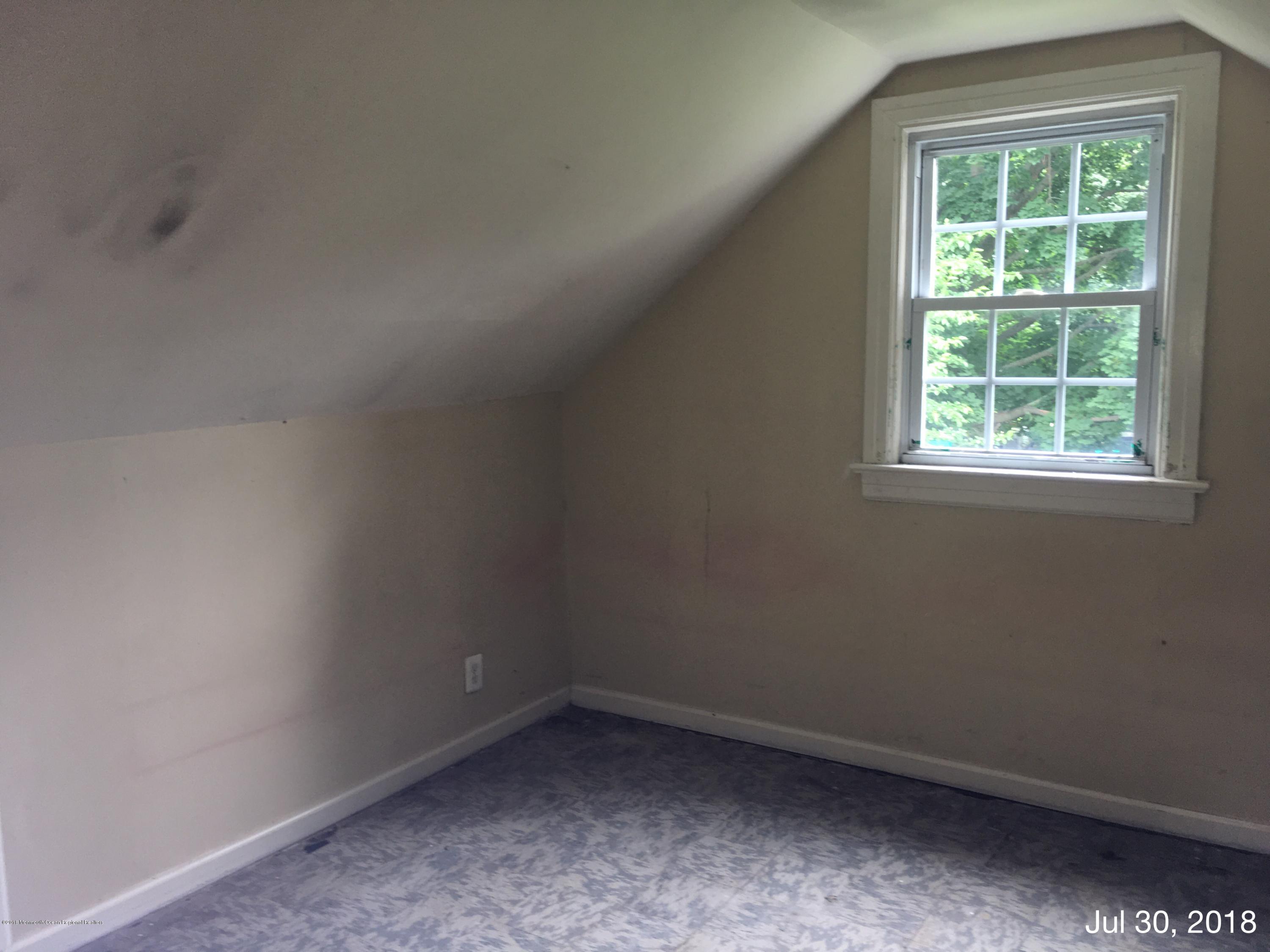 342 Etra Road Hightstown, NJ 08520 - Photo 12 of 12 133 409 525 342 35 9 4 096