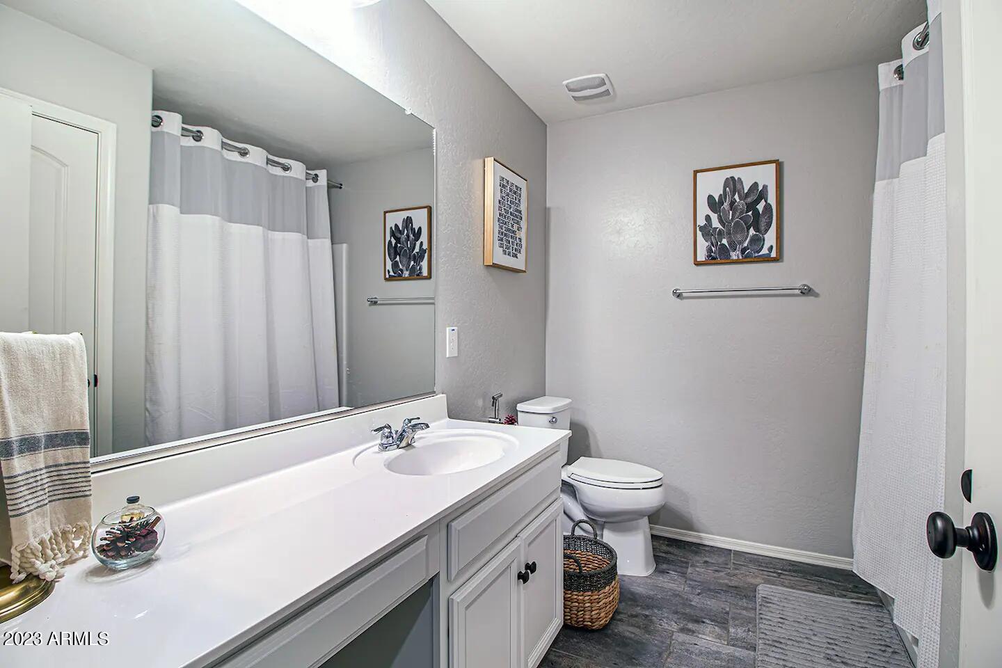 3915 East Liberty Lane Gilbert, AZ 85296 - Photo 9 of 29 image