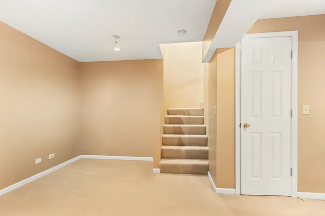 $295,900 | 6771 East Wellsley Court, Gurnee, IL 60031