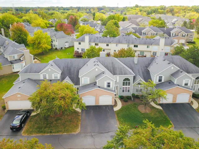 $295,900 | 6771 East Wellsley Court, Gurnee, IL 60031