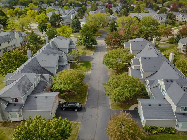 $295,900 | 6771 East Wellsley Court, Gurnee, IL 60031