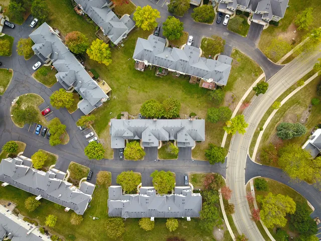 $295,900 | 6771 East Wellsley Court, Gurnee, IL 60031