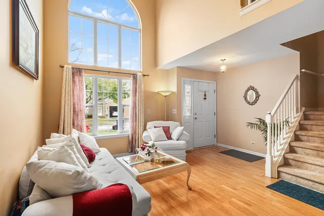 $295,900 | 6771 East Wellsley Court, Gurnee, IL 60031