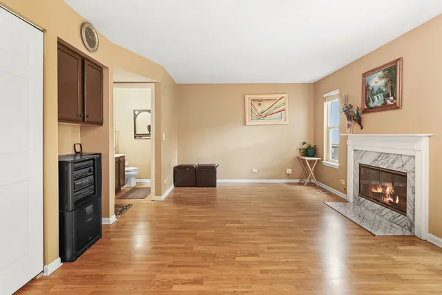 $295,900 | 6771 East Wellsley Court, Gurnee, IL 60031