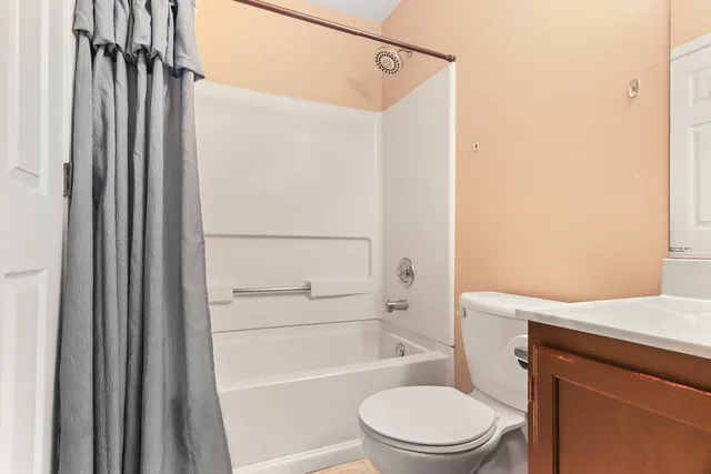 $295,900 | 6771 East Wellsley Court, Gurnee, IL 60031