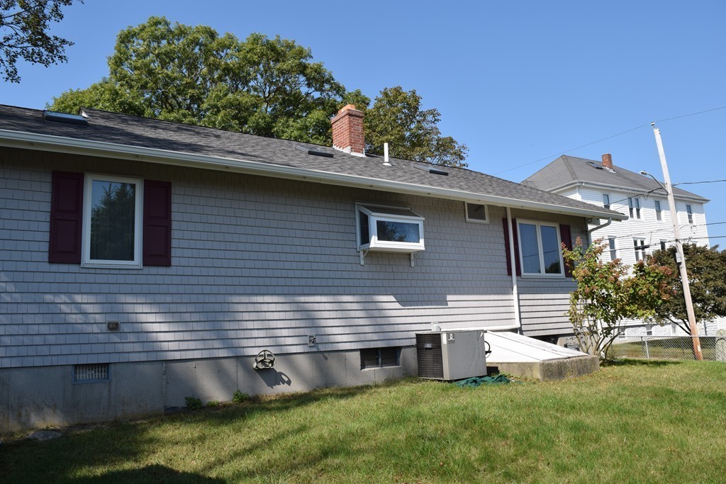 381 Albert Street Fall River, MA 02721 - Photo 7 of 21
