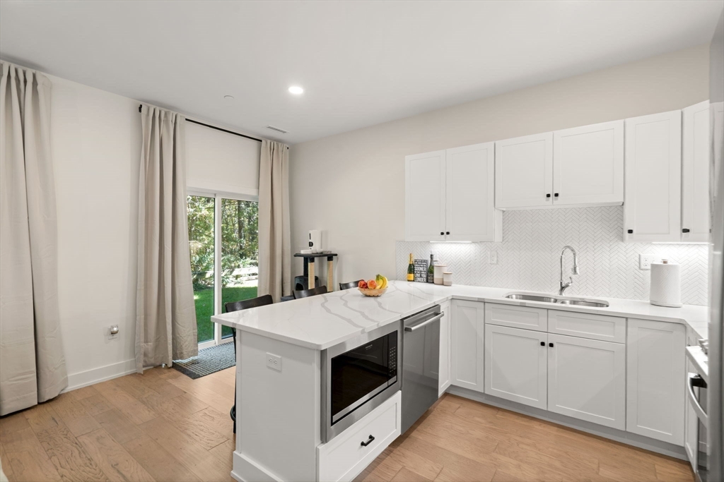 300 Albion Road, Unit 306 Bedford, MA 01730 - Photo 8 of 41 Gallery Image 8