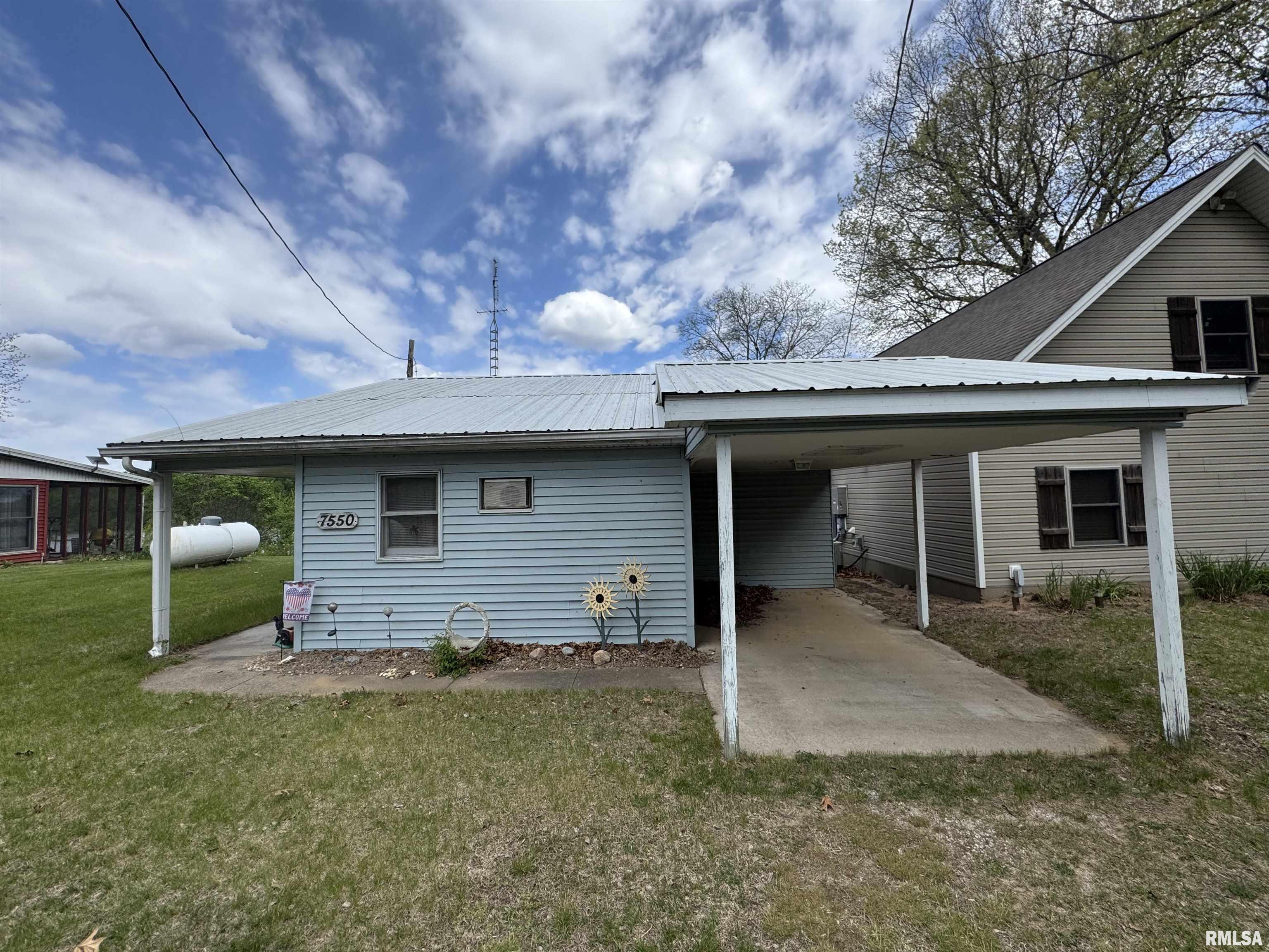 7550 Mathews Bay Road Bath, IL 62617 - Photo 2 of 22