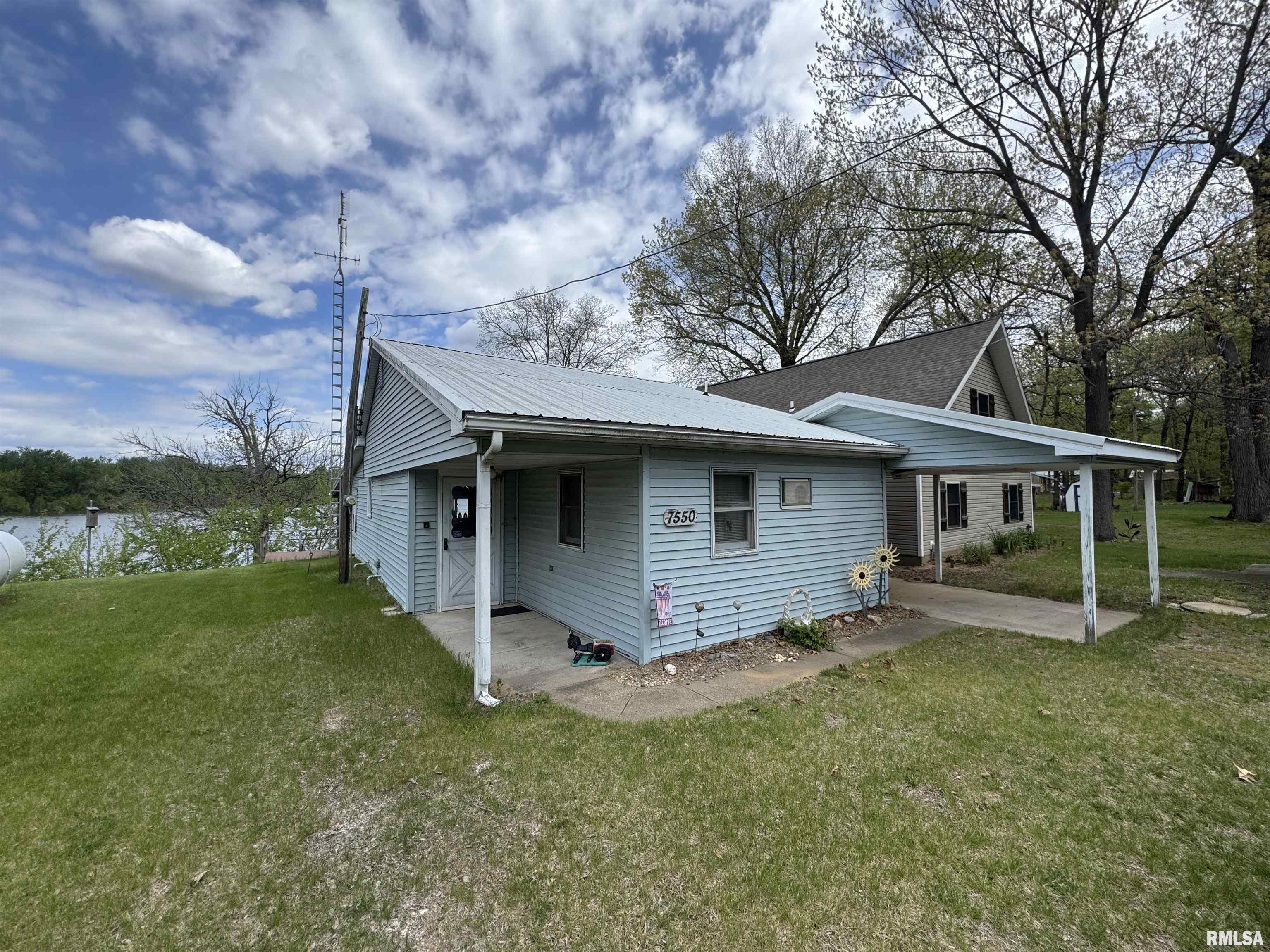 7550 Mathews Bay Road Bath, IL 62617 - Photo 3 of 22