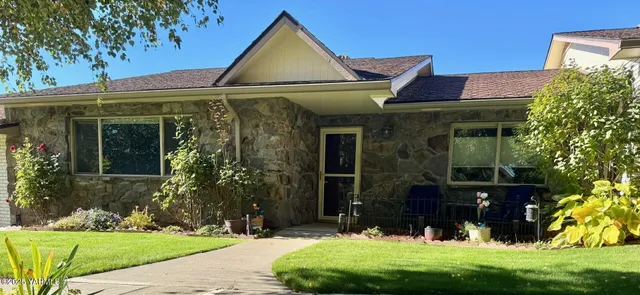 $334,900 | 215 North 56th Avenue, Unit 5, Yakima, WA 98908