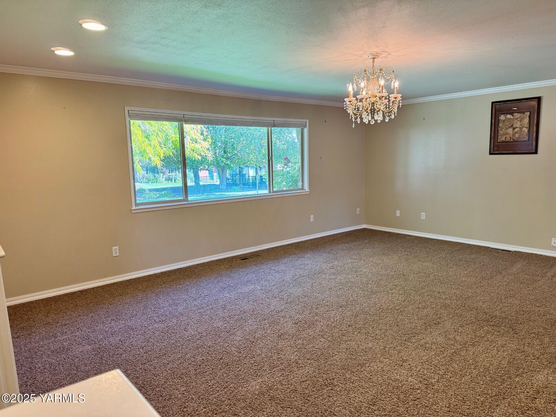 215 North 56th Avenue, Unit 5 Yakima, WA 98908 - Photo 12 of 31 an empty room with a window
