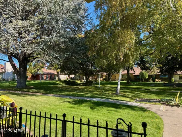 $334,900 | 215 North 56th Avenue, Unit 5, Yakima, WA 98908