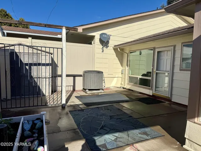 $334,900 | 215 North 56th Avenue, Unit 5, Yakima, WA 98908