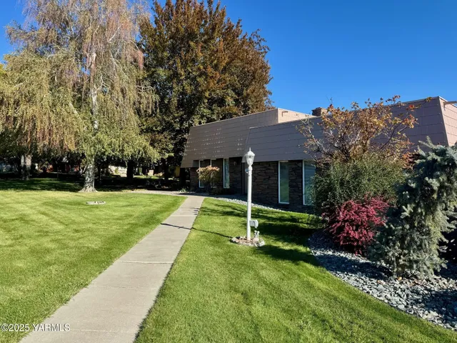 $334,900 | 215 North 56th Avenue, Unit 5, Yakima, WA 98908