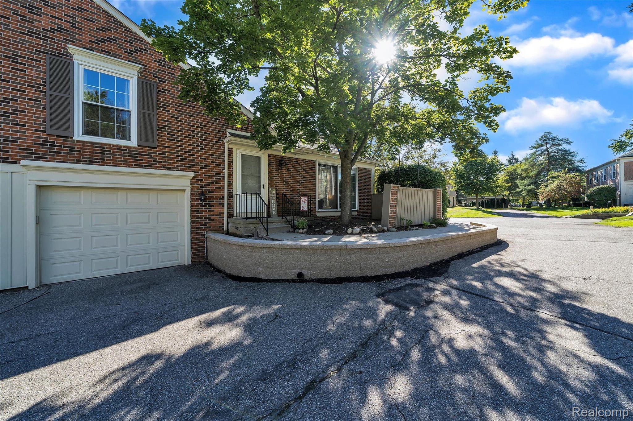 1373 Autumn Lane Rochester, MI 48306 - Photo 4 of 33