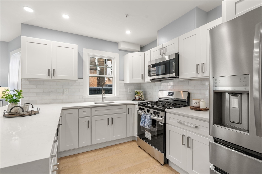 679 Columbia Road, Unit 3 Boston, MA 02125 - Photo 5 of 11