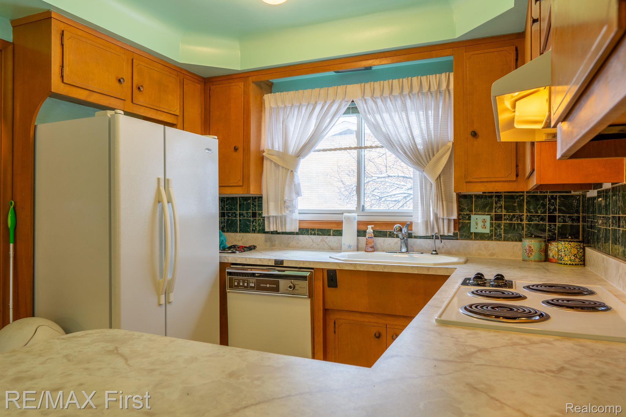 11573 Chicago Road Warren, MI 48093 - Photo 23 of 48 Gallery Image 23